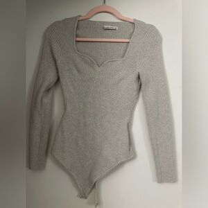 ABERCROMBIE LONG SLEEVE BODY SUIT - LARGE COLOR BEIGE